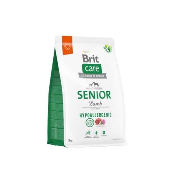 Brit Care Senior es una fórmula hipoalergénica cordero y arroz para perros mayores de todas las razas (más de 7 años). Fórmula hipoalergénica cordero y arroz para perros mayores de todas las razas (más de 7 años). Alimento hipoalergénica con cordero y arroz para perros mayores diseñada para prevenir las alergias alimentarias en forma de problemas cutáneos y digestivos.