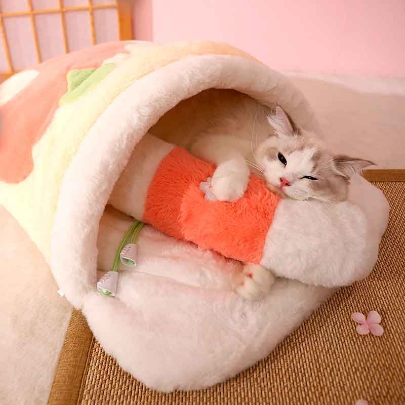 cama-gato-con-funda-y-almohada Cama Gato con Funda y Almohada es una opción elegante y funcional diseñada para proporcionar a tu amigo felino un lugar de descanso cómodo y acogedor.